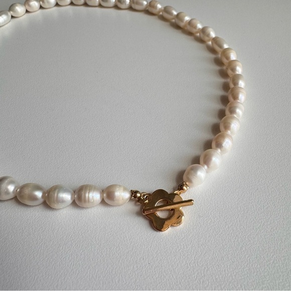 Pearl Necklace with Gold Flower Clasp - Picture 5 of 5